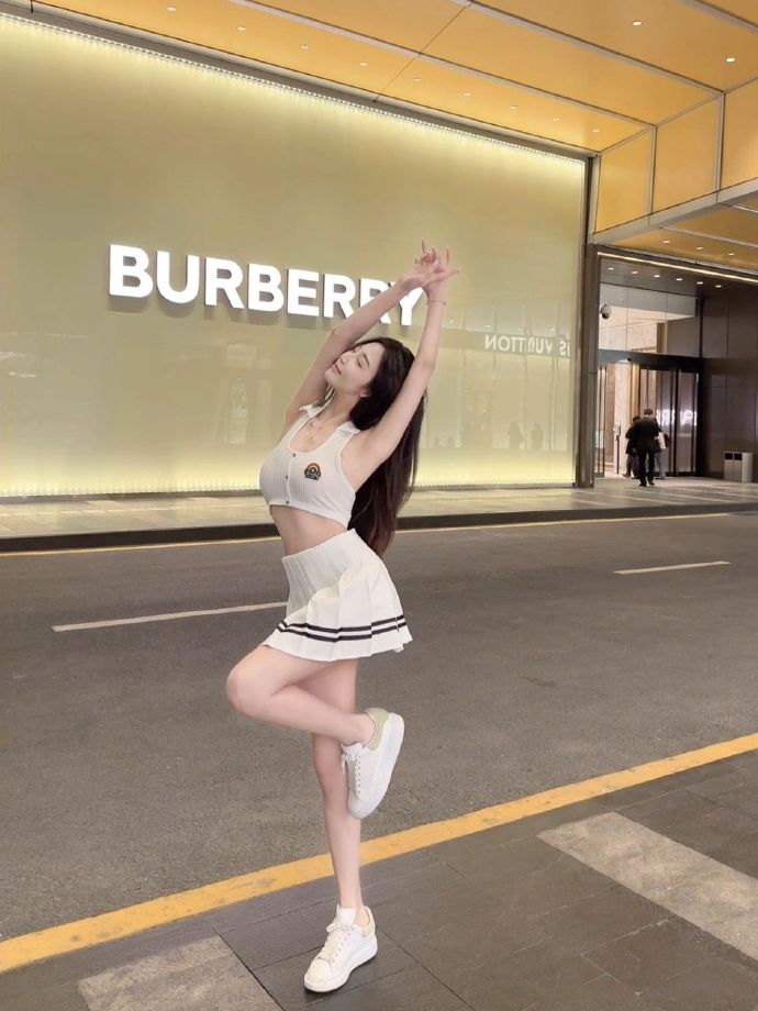 白莲花度假村 封面