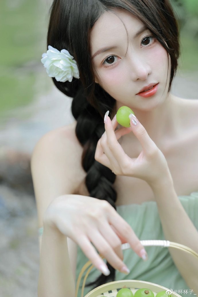 《春日之地》首播，袁姗姗主演，看似是烂剧，实则质量很高